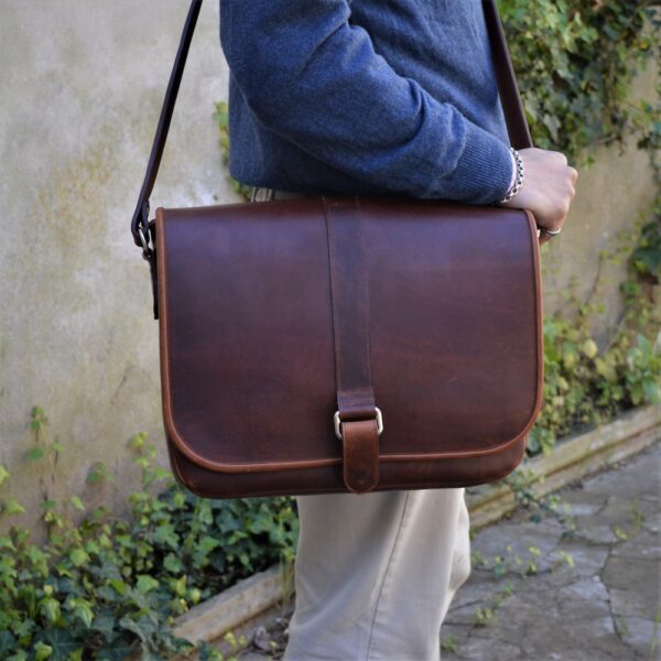 ROMA MESSENGER - Chestnut